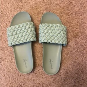 Women’s Universal Thread Slide on Sandal